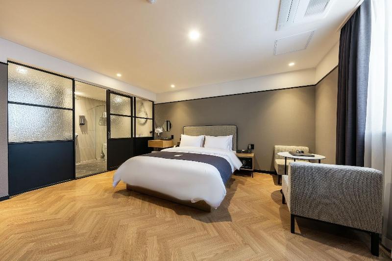Brown Dot Hotel Suwon image