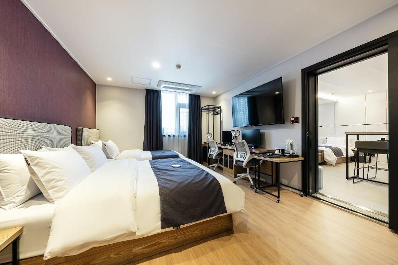 Brown Dot Hotel Suwon image