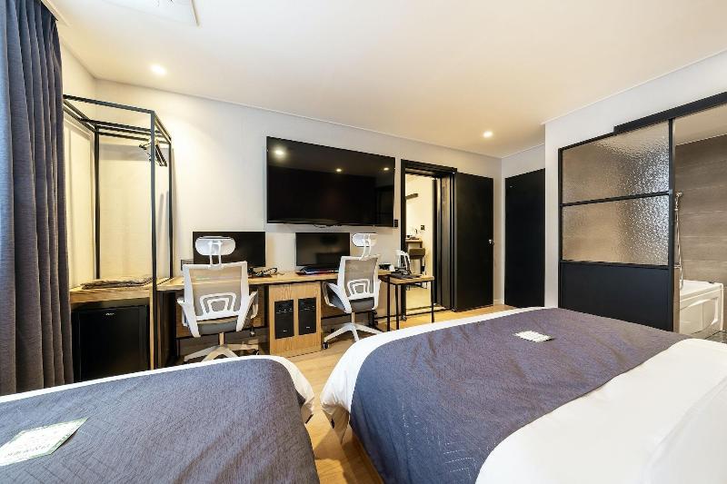 Brown Dot Hotel Suwon image