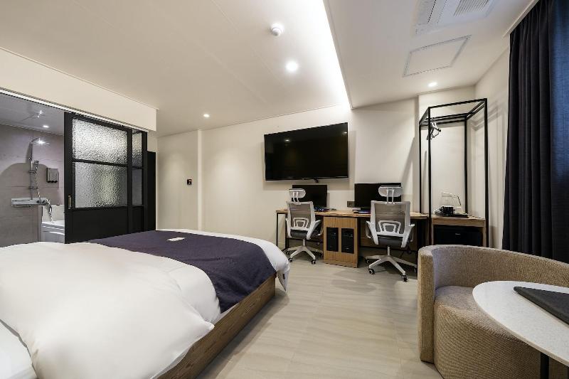 Brown Dot Hotel Suwon image