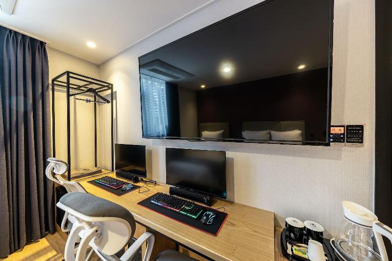 Brown Dot Hotel Suwon image