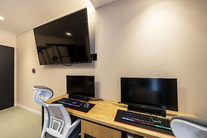 Brown Dot Hotel Suwon image