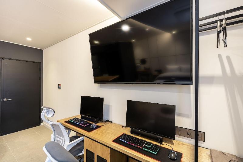 Brown Dot Hotel Suwon image