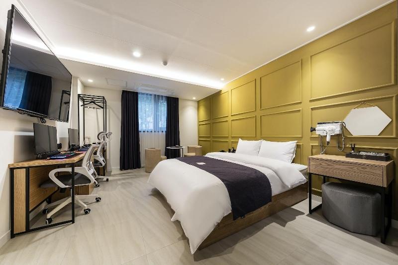 Brown Dot Hotel Suwon image
