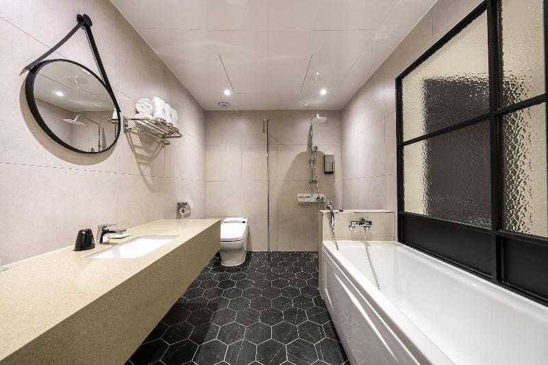 Brown Dot Hotel Suwon image