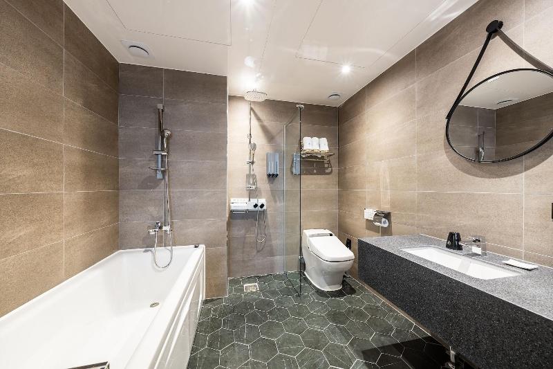 Brown Dot Hotel Suwon image