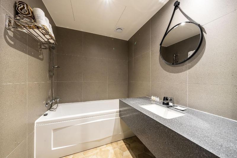 Brown Dot Hotel Suwon image