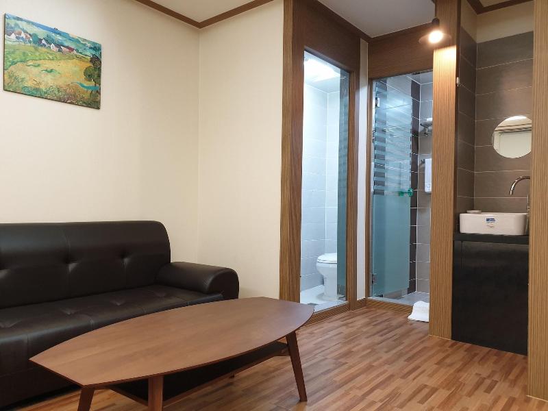 Okpo Business Hotel image