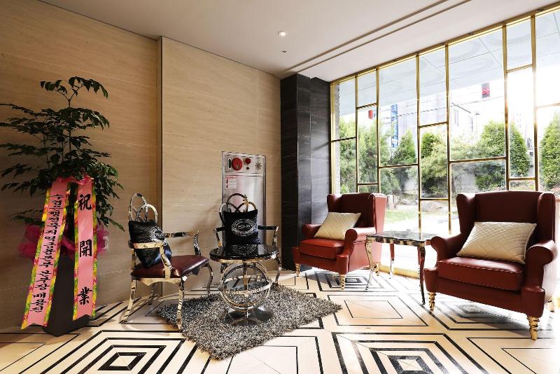 El Tower Hotel image