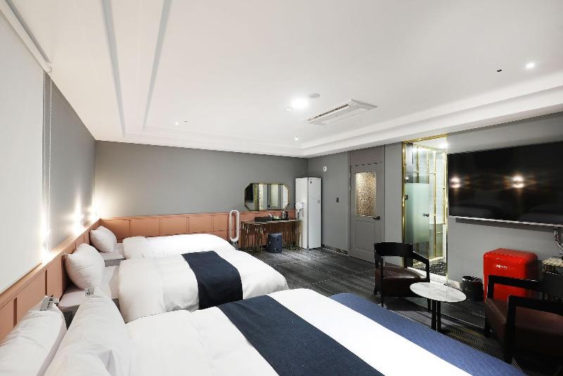 El Tower Hotel image
