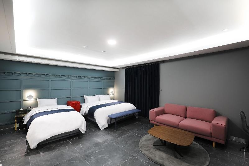 El Tower Hotel image