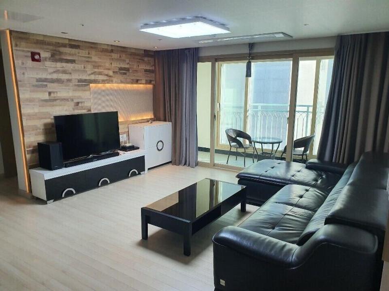 JS Residence Hotel image