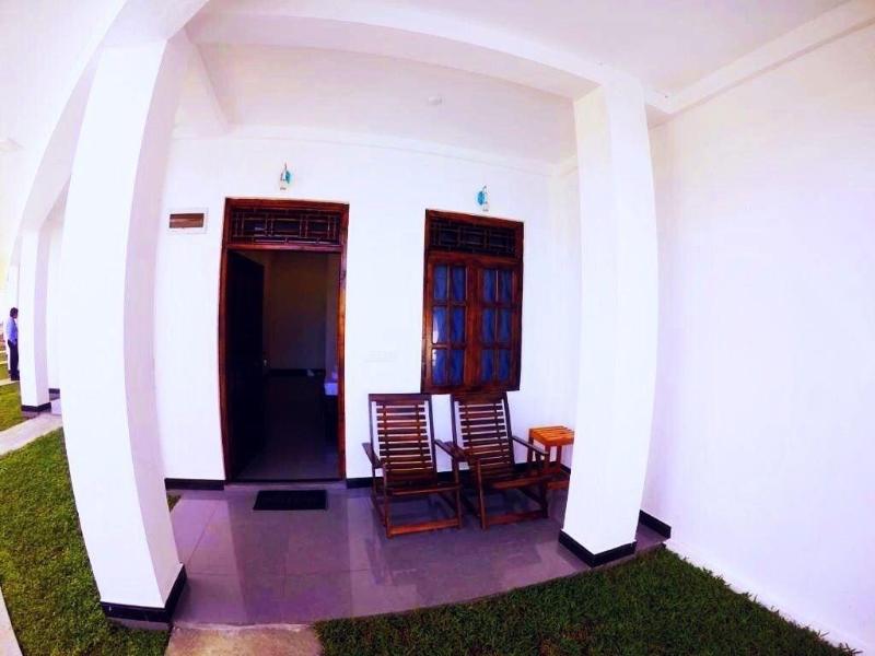 Guitar Bay Arugambay image