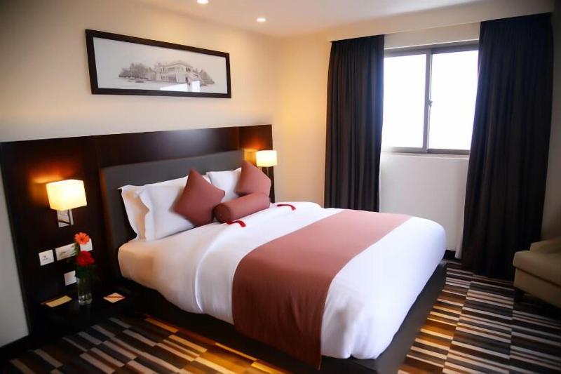 Avari Xpress Gulberg image