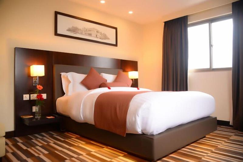 Avari Xpress Gulberg image