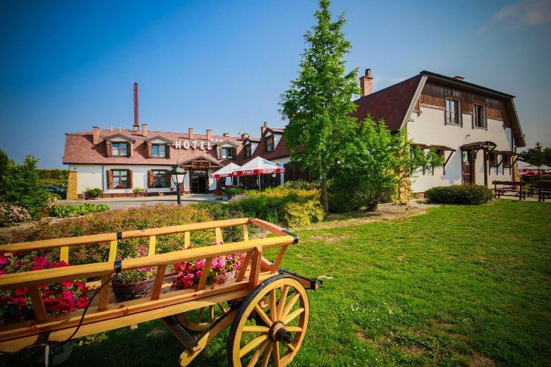 DwÃ³r Bogucin Hotel & Restauracja image