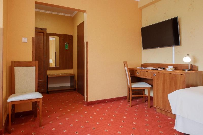 DwÃ³r Bogucin Hotel & Restauracja image