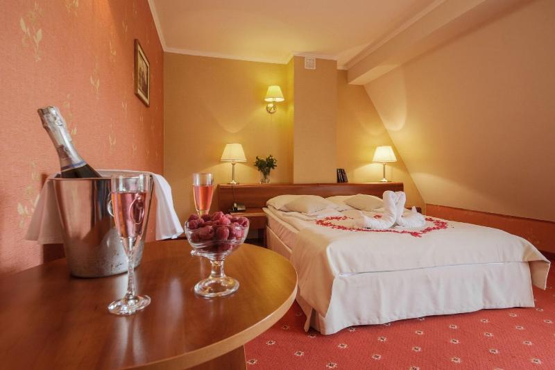 DwÃ³r Bogucin Hotel & Restauracja image