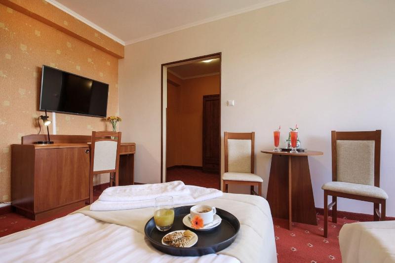 DwÃ³r Bogucin Hotel & Restauracja image