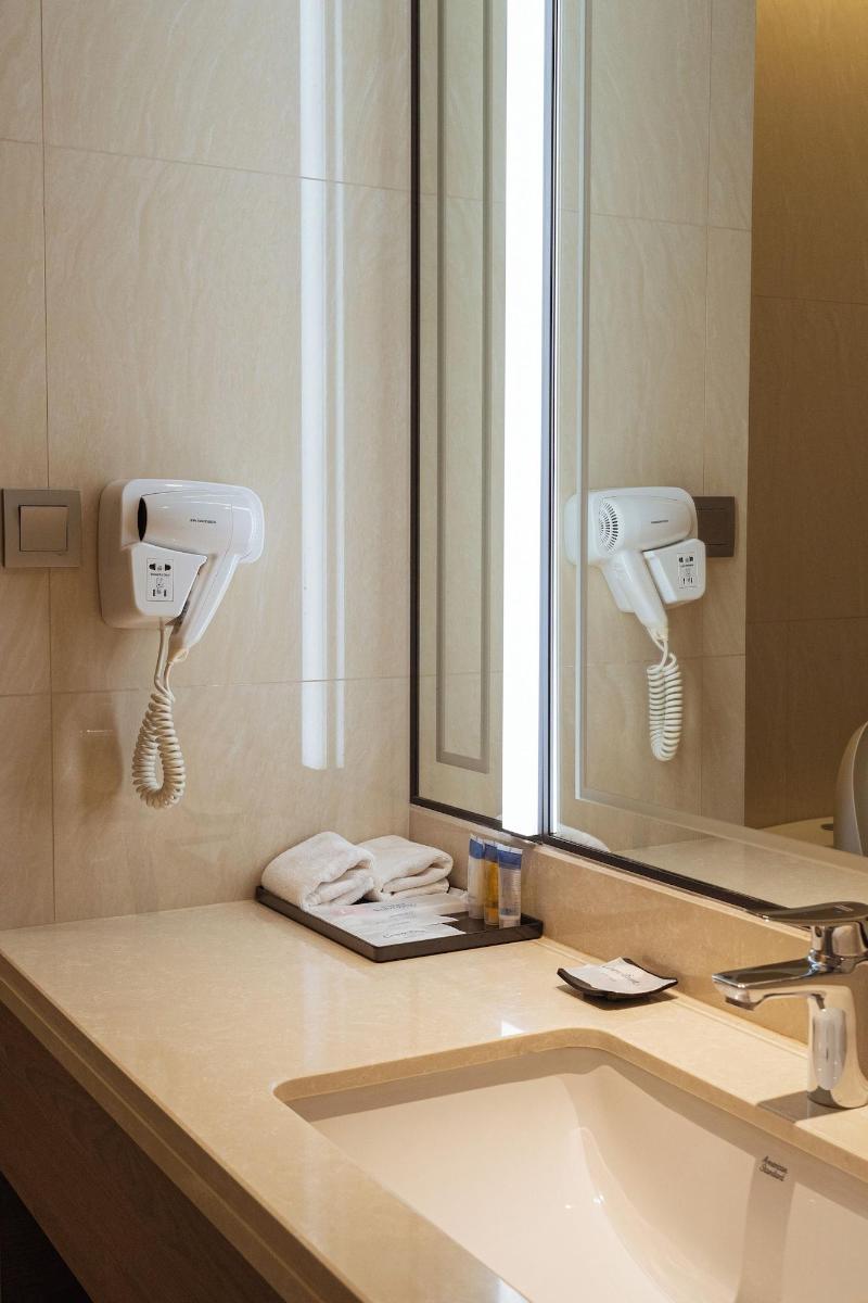 Centre Point Hotel Terminal21 Korat image
