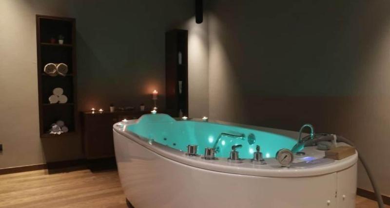 On'Live Hotel image