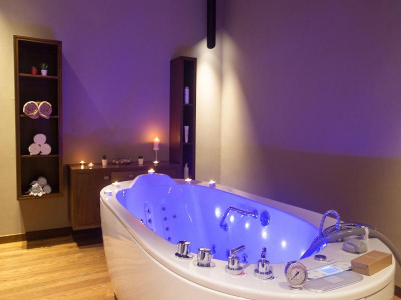 On'Live Hotel image