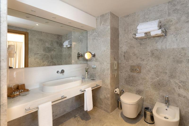 On'Live Hotel image