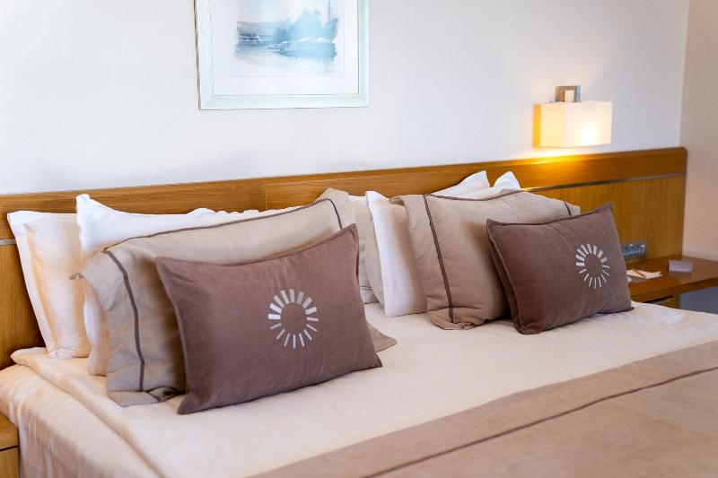 On'Live Hotel image