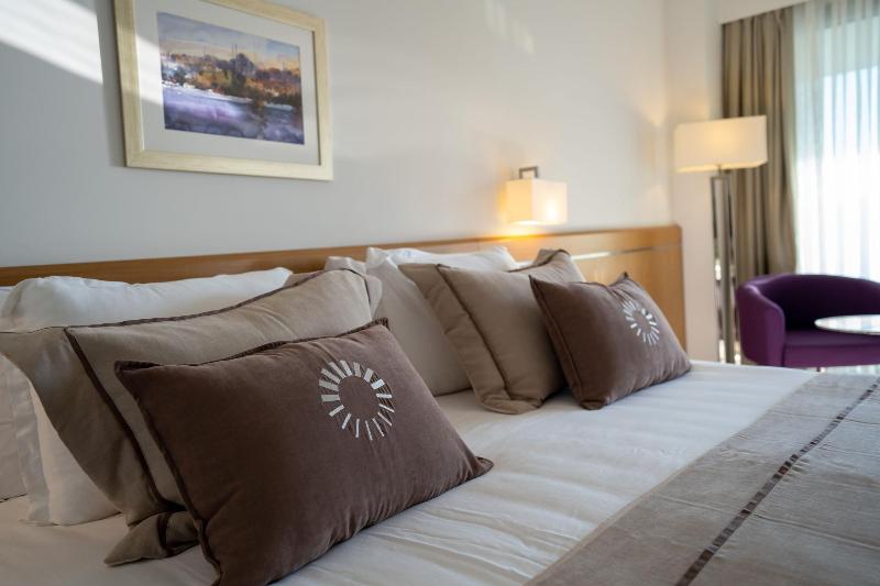 On'Live Hotel image
