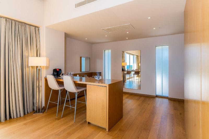 On'Live Hotel image