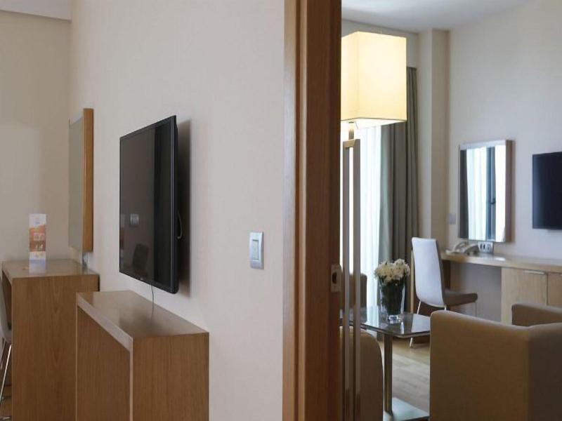 On'Live Hotel image