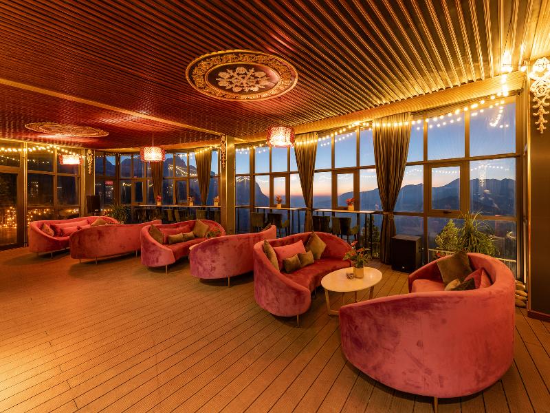 Heaven Gate Hotel O Quy Ho