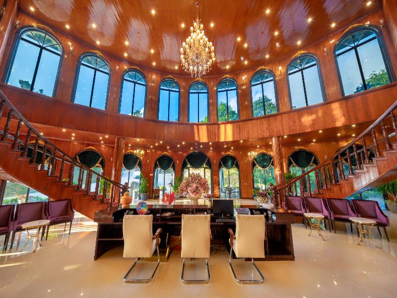 Heaven Gate Hotel O Quy Ho