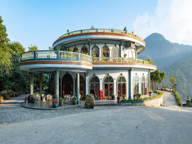 Heaven Gate Hotel O Quy Ho
