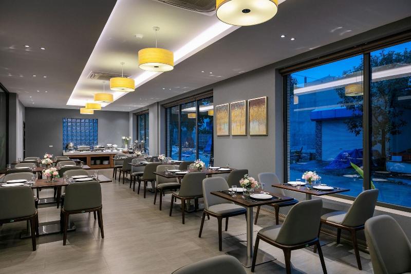 Golden Season Hotel image