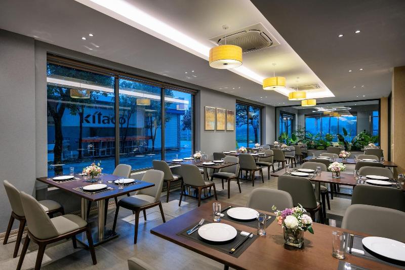 Golden Season Hotel image