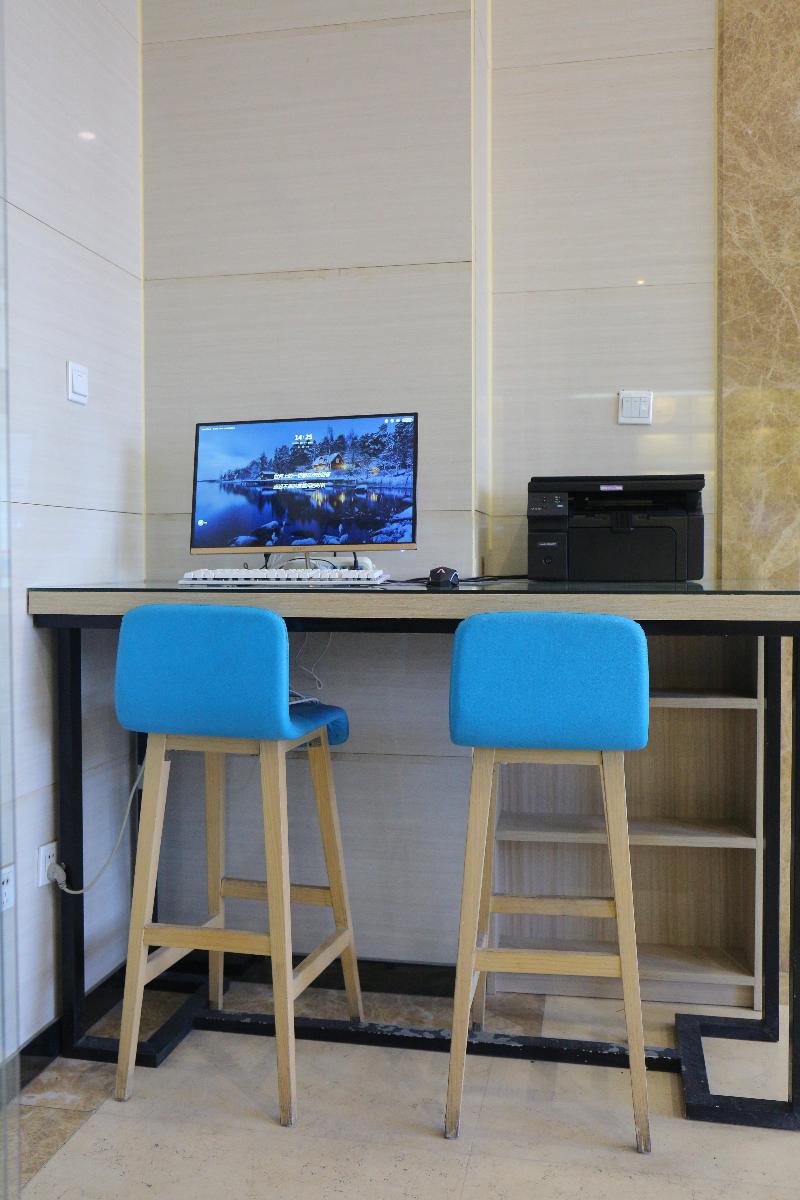 Hanting Hotel (Chifeng Railway Station East Plaza  image