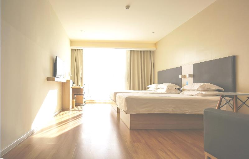 Hanting Hotel (Chifeng Railway Station East Plaza  image
