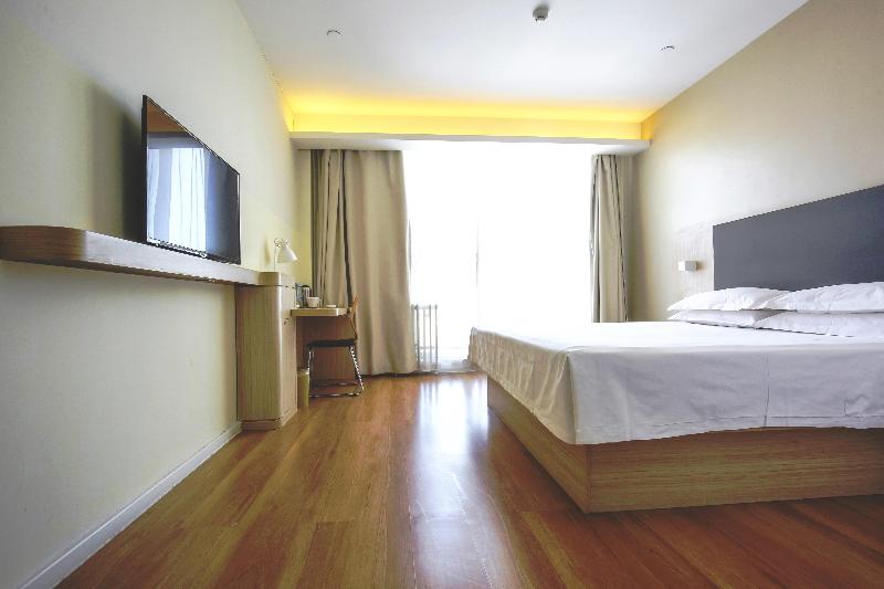Hanting Hotel (Chifeng Railway Station East Plaza  image