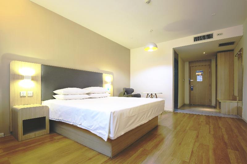 Hanting Hotel (Chifeng Railway Station East Plaza  image