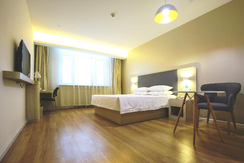 Hanting Hotel (Chifeng Railway Station East Plaza  image