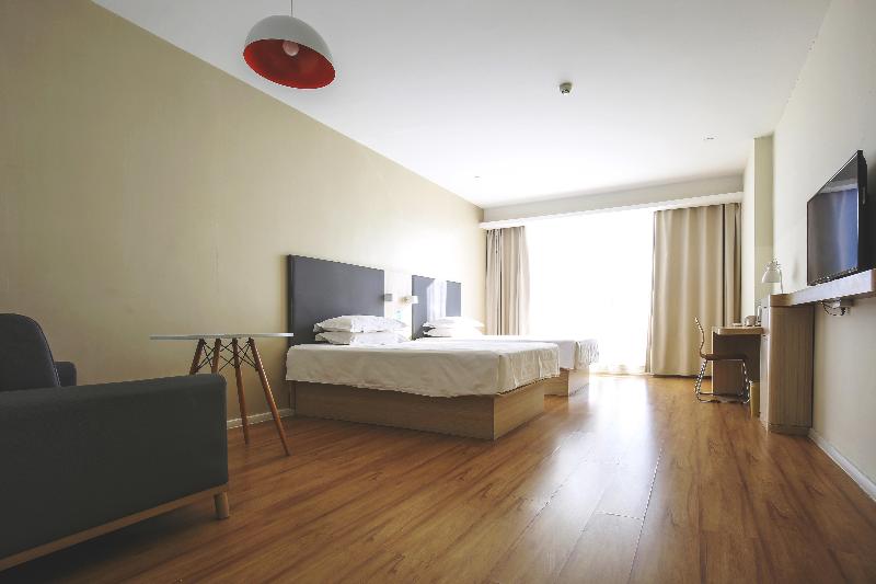 Hanting Hotel (Chifeng Railway Station East Plaza  image