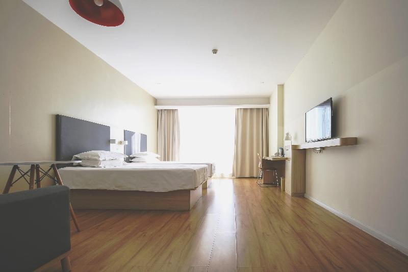 Hanting Hotel (Chifeng Railway Station East Plaza  image
