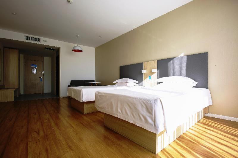 Hanting Hotel (Chifeng Railway Station East Plaza  image