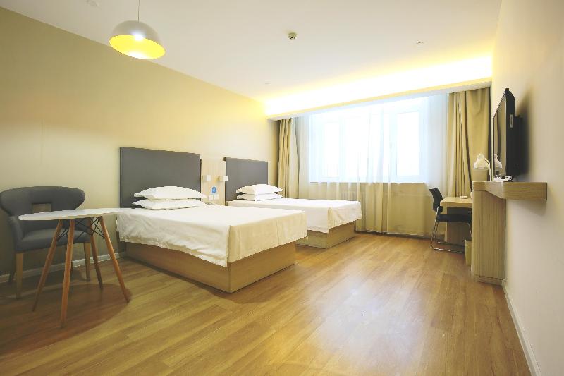 Hanting Hotel (Chifeng Railway Station East Plaza  image