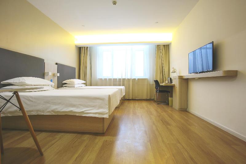 Hanting Hotel (Chifeng Railway Station East Plaza  image