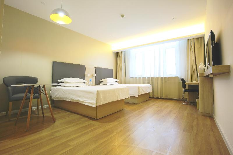 Hanting Hotel (Chifeng Railway Station East Plaza  image