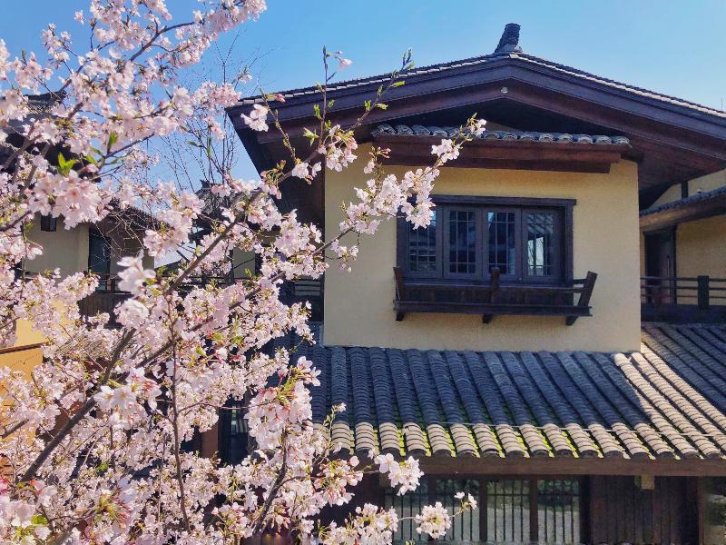 Blossom Hill Yuejingzhuang Hotel image