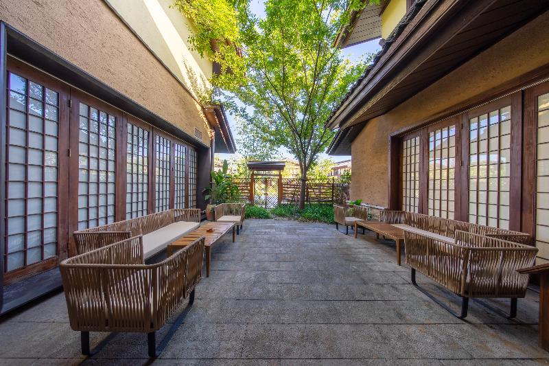 Blossom Hill Yuejingzhuang Hotel image
