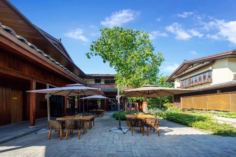 Blossom Hill Yuejingzhuang Hotel image